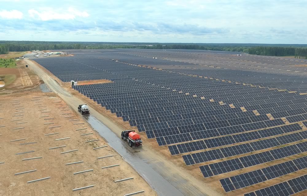 Solar Farm receiving Dust Control Services from Rasevic