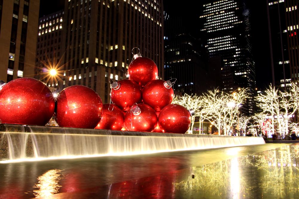 Why Hire Professional Holiday Decorators